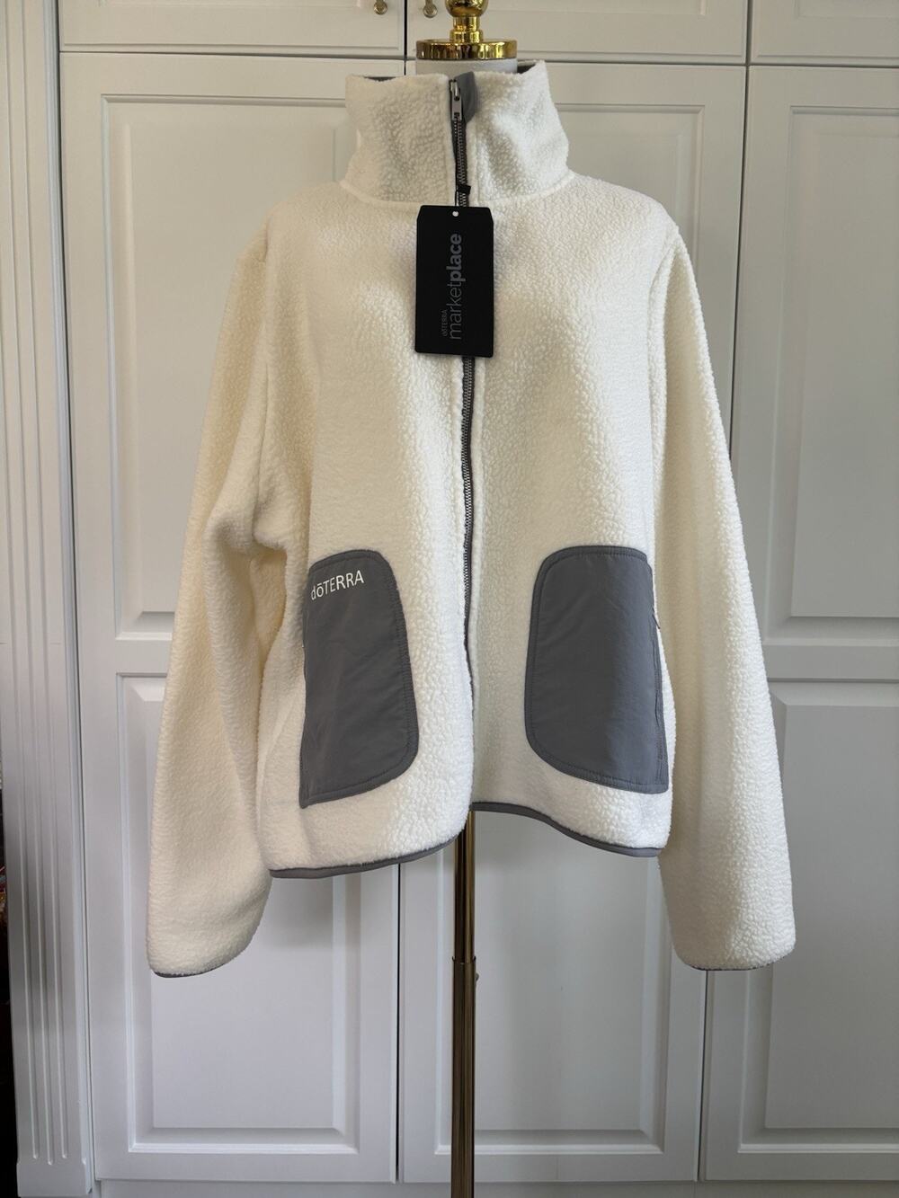 doTERRA Bundle Up Sherpa Jacket Women’s 2XL White/Gray Full Zip Logo Relaxed Fit